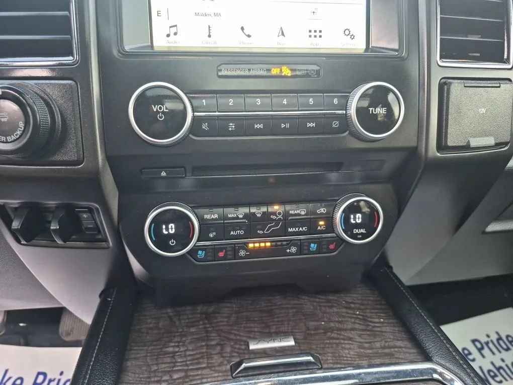 Used 2018 Ford Expedition Limited w/ Equipment Group 301A AWD/4WD image 2