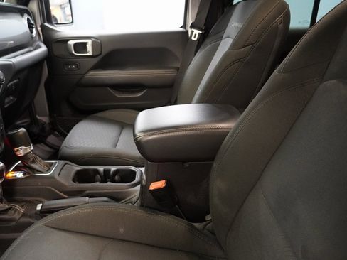 Used 2020 Jeep Wrangler Unlimited Sahara image 7