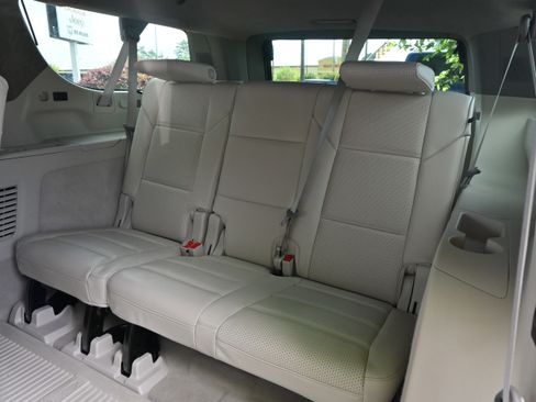 Used 2025 Cadillac Escalade ESV Sport Platinum w/ LPO, ONYX Package AWD/4WD image 36