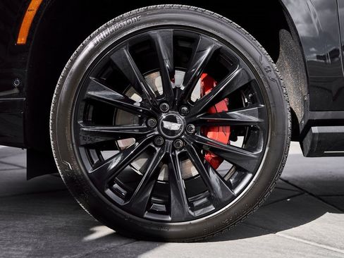 Used 2025 Cadillac Escalade V w/ LPO, ONYX Package image 3