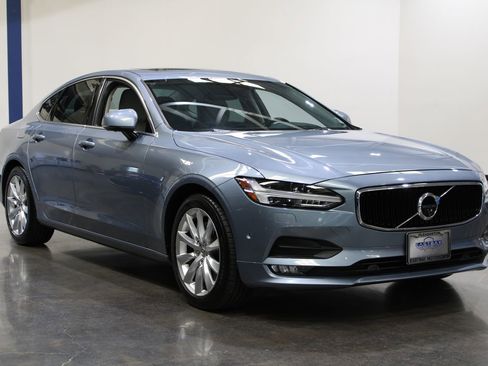 Used 2017 Volvo S90 T6 Momentum w/ Vision Package image 5