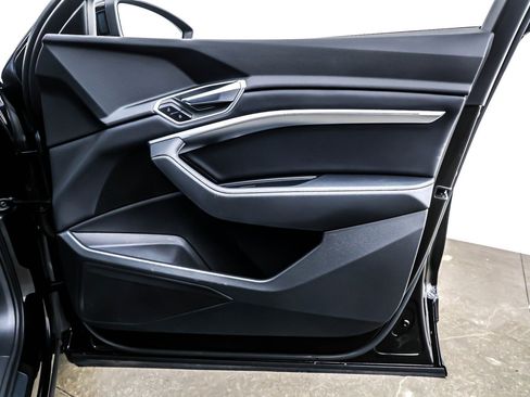 Used 2022 Audi e-tron Premium w/ Convenience Plus Package image 24