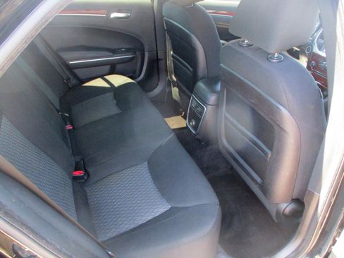 Used 2012 Chrysler 300 RWD image 8