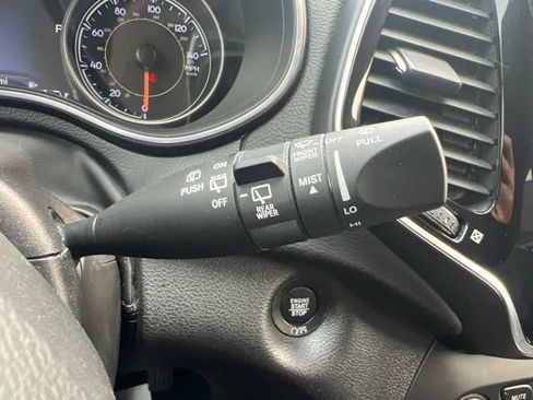 Certified 2019 Jeep Cherokee Limited AWD/4WD image 23