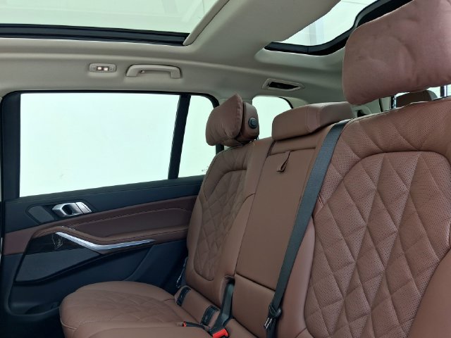 Used 2027 BMW X7 xDrive40i AWD/4WD image 26