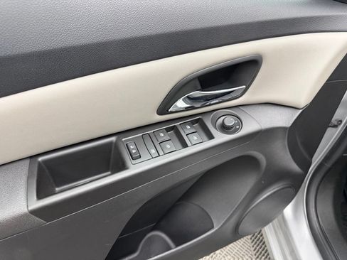 Used 2016 Chevrolet Cruze LT FWD image 17