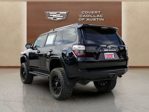 Used 2019 Toyota 4Runner SR5 AWD/4WD image 3