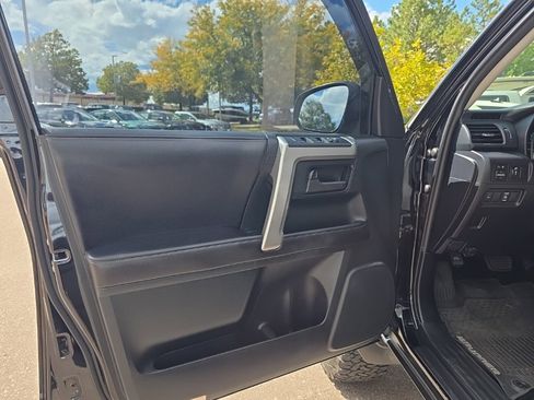 Used 2016 Toyota 4Runner SR5 image 10