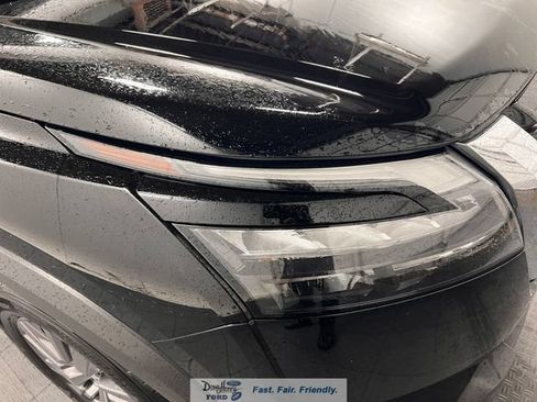 Used 2025 Nissan Pathfinder SV FWD image 8