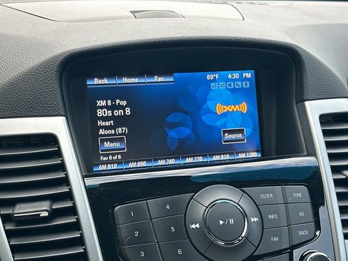 Used 2014 Chevrolet Cruze LT w/ Technology Package image 18