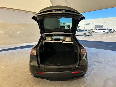 Used 2025 Tesla Model Y Long Range image 6