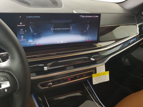 New 2026 BMW X5 xDrive50e w/ Climate Comfort Package image 17