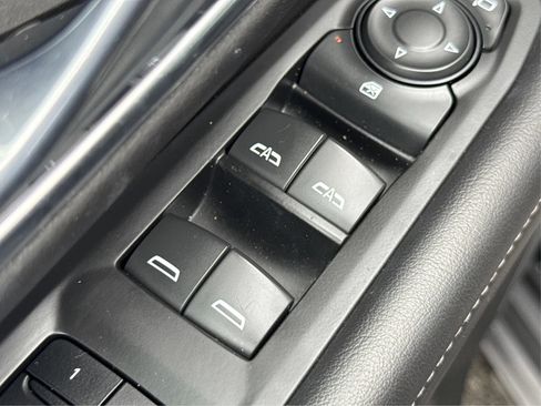 Used 2023 Chevrolet Suburban LT AWD/4WD image 38