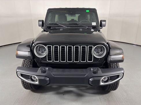 Used 2025 Jeep Wrangler Unlimited Sahara AWD/4WD image 3