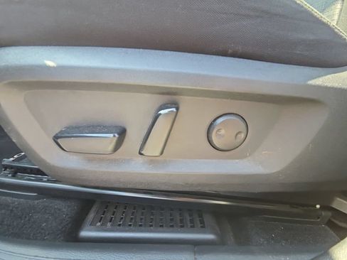 Used 2023 Nissan Rogue SV FWD image 17