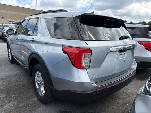 Used 2023 Ford Explorer XLT AWD/4WD image 5