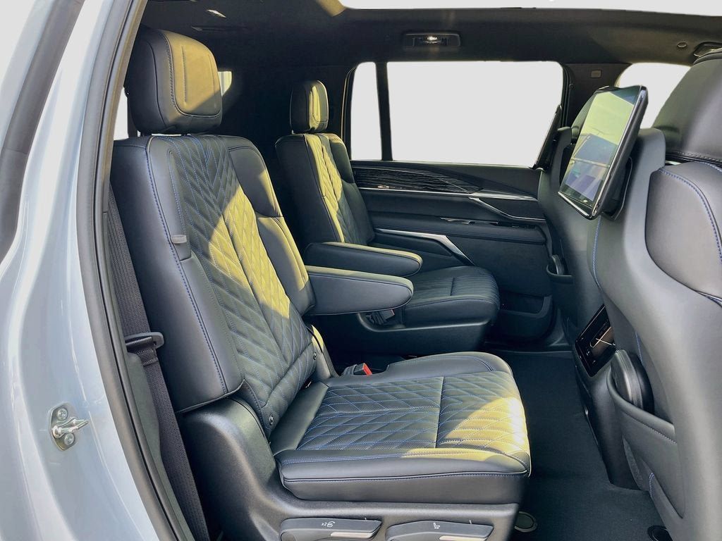 New 2026 Cadillac Escalade IQL Luxury AWD/4WD image 33