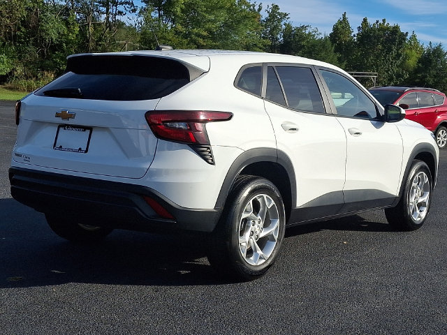 Used 2024 Chevrolet Trax LS w/ LS Convenience Package FWD image 9