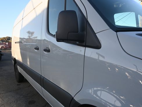 Used 2024 Mercedes-Benz Sprinter 2500 image 5