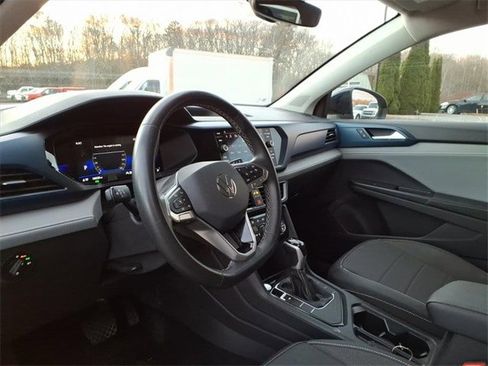 Used 2024 Volkswagen Taos SE image 10