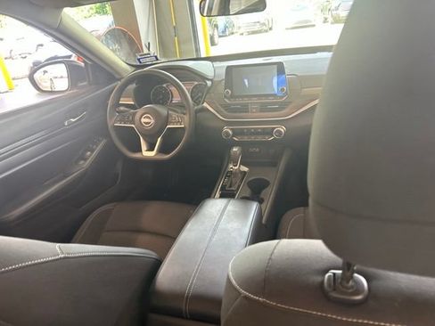 Used 2025 Nissan Altima 2.5 SV FWD image 14