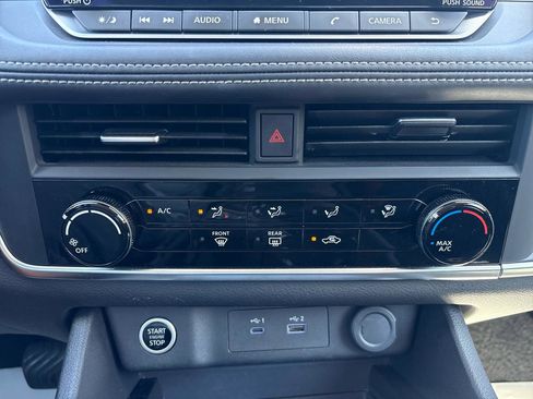 Used 2023 Nissan Rogue S FWD image 13