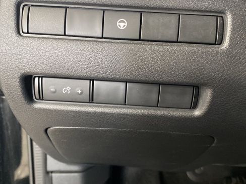 Certified 2021 Nissan Rogue SV image 6