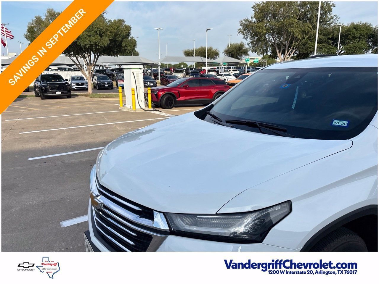 Used 2023 Chevrolet Traverse LT FWD image 2