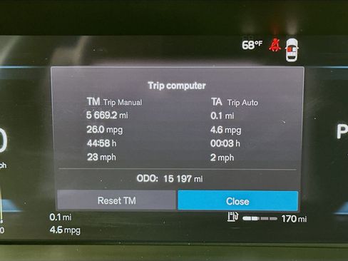 Used 2025 Volvo XC40 B5 Plus image 19