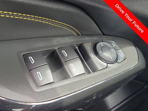 Used 2025 Chevrolet Trax LT FWD image 16
