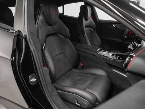 Certified 2025 Ferrari Purosangue AWD/4WD image 23