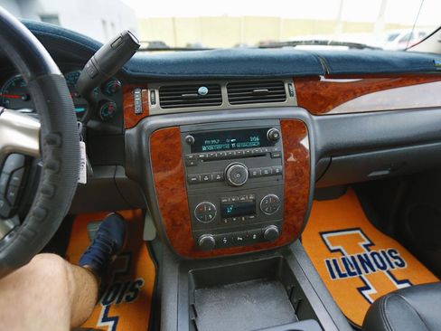 Used 2013 Chevrolet Avalanche LT AWD/4WD image 8