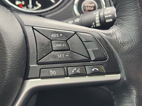 Used 2017 Nissan Rogue SL w/ SL Premium Package image 28