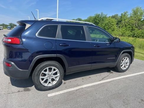 Used 2015 Jeep Cherokee Latitude AWD/4WD image 8