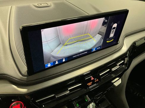 Used 2025 Acura MDX SH-AWD w/ Technology Package image 19