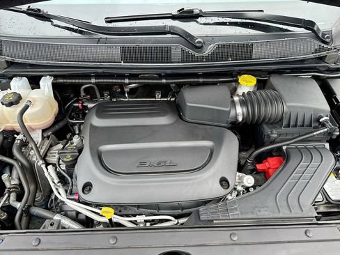 Used 2025 Chrysler Pacifica Limited FWD image 27