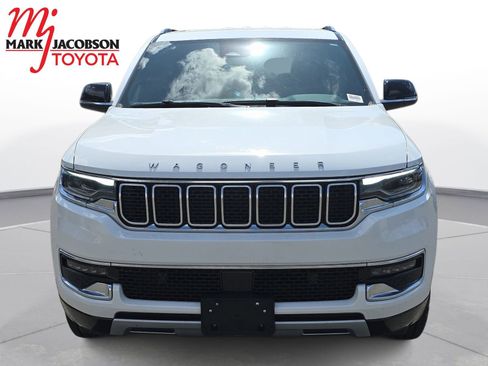 Used 2024 Jeep Wagoneer L Series II w/ Flexible Seating Group AWD/4WD image 2