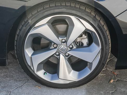 Used 2019 Honda Accord Touring image 9