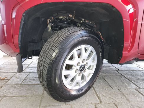 Used 2025 Toyota Tacoma SR AWD/4WD image 31