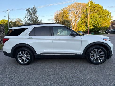 Used 2021 Ford Explorer XLT w/ Equipment Group 202A AWD/4WD image 5