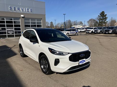 Used 2023 Ford Escape ST-Line w/ Tech Pack #1 AWD/4WD image 4