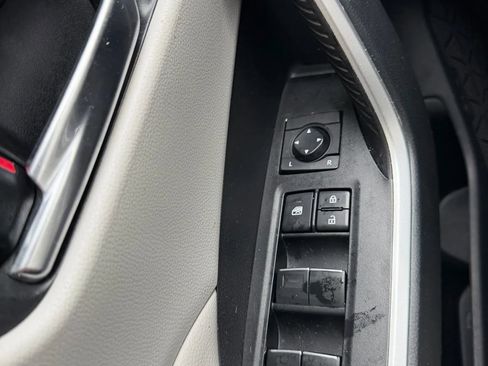 Used 2020 Toyota RAV4 XLE Premium FWD image 23