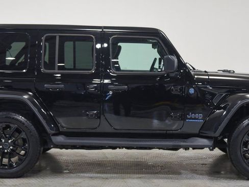 Used 2025 Jeep Wrangler Unlimited Sahara image 12
