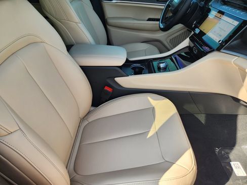 New 2026 Jeep Grand Cherokee Limited RWD image 10