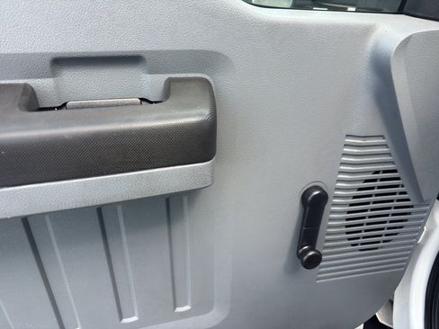Used 2016 Ford F550 2WD Regular Cab Super Duty image 11