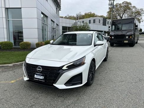 New 2026 Nissan Altima 2.5 SV w/ SV Special Edition Package AWD/4WD image 4