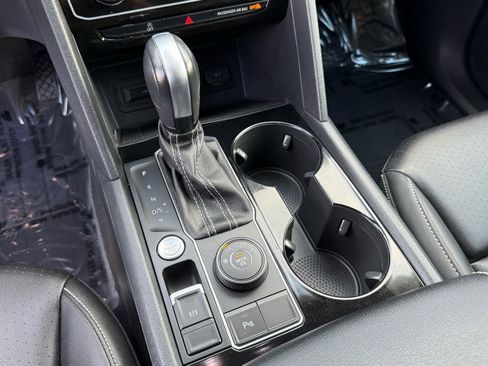 Used 2023 Volkswagen Atlas SE w/ Black Wheel Package image 28