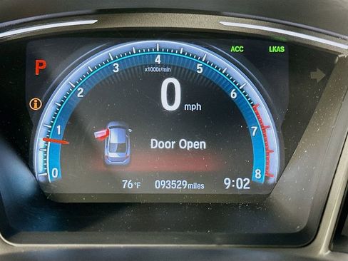 Used 2018 Honda Civic Touring image 12