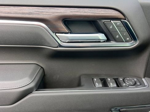 New 2026 GMC Sierra 1500 SLT w/ SLT Convenience Package image 9