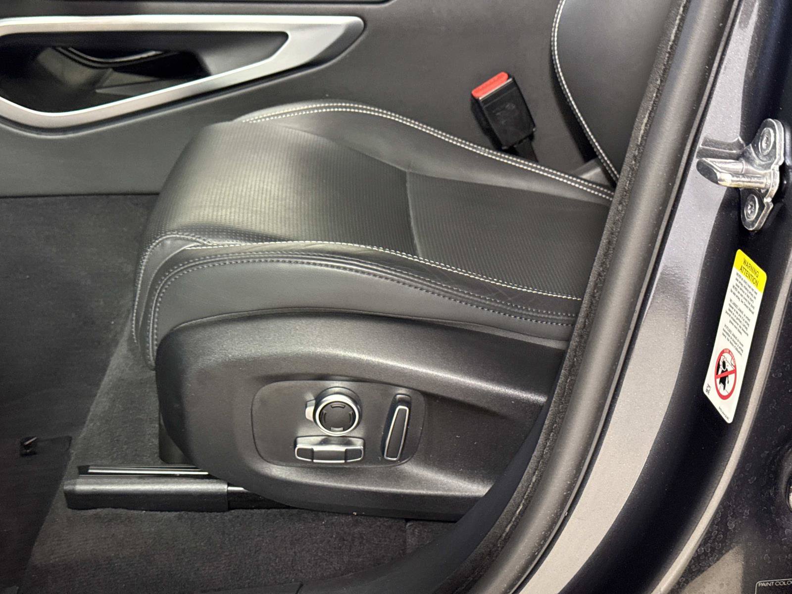 Certified 2025 Jaguar F-PACE R-Dynamic S AWD/4WD image 18